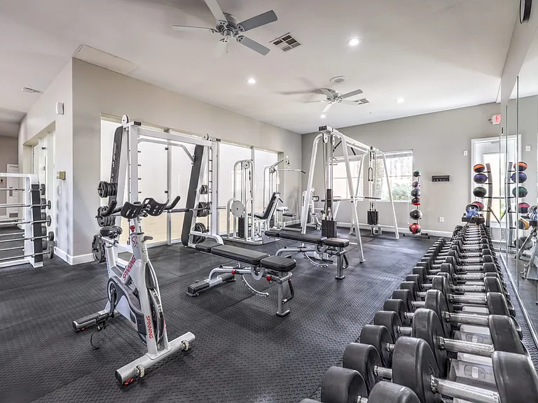 La Villa Estates Apartments — Photo 19