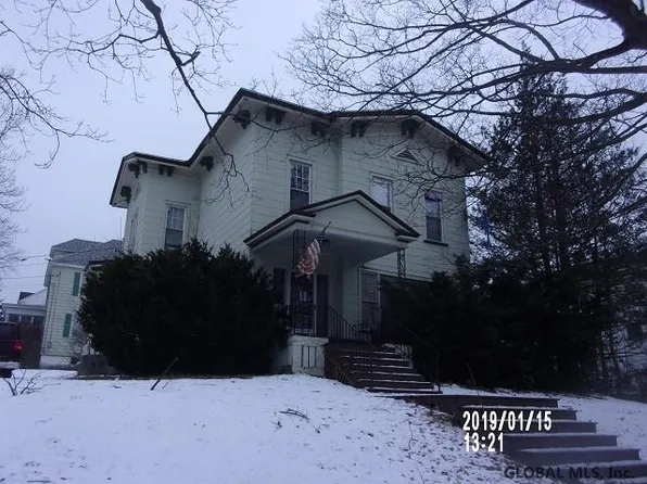 79 Broad St, Gloversville, NY 12078