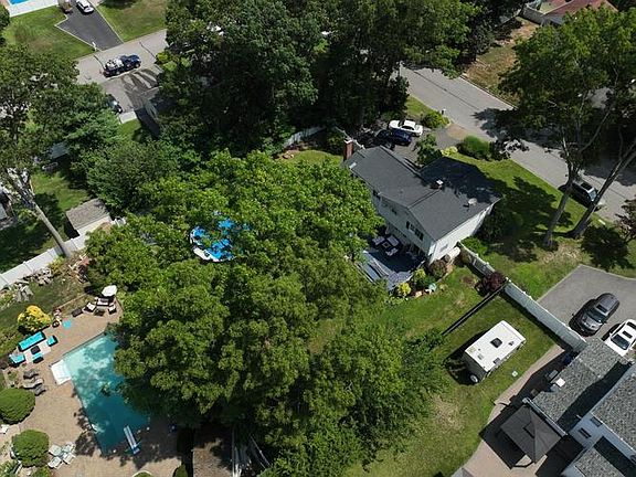3rd image of 12 Shenandoah Blvd