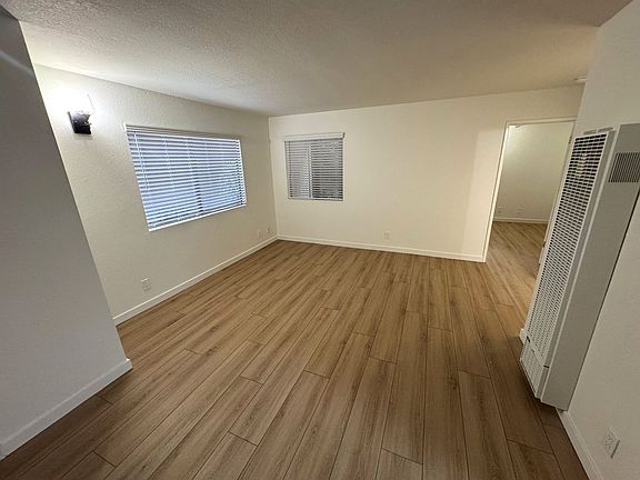 5th image of 6 Dakota Dr #B