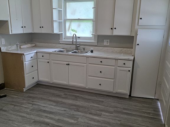3rd image of 608 N 10th St #1