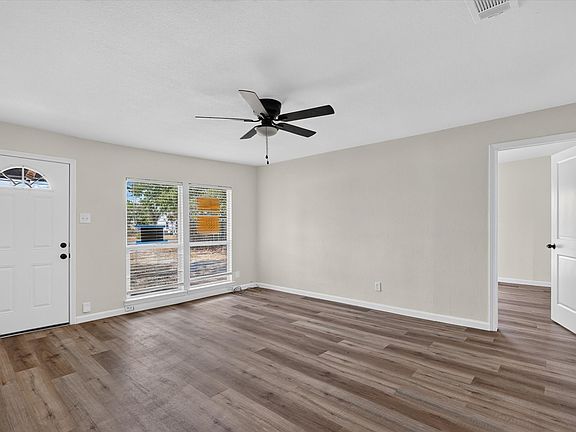 4th image of 2622 Crystal Dr