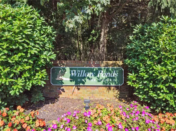 1303 Willow Pond Drive #1303, Riverhead, NY 11901