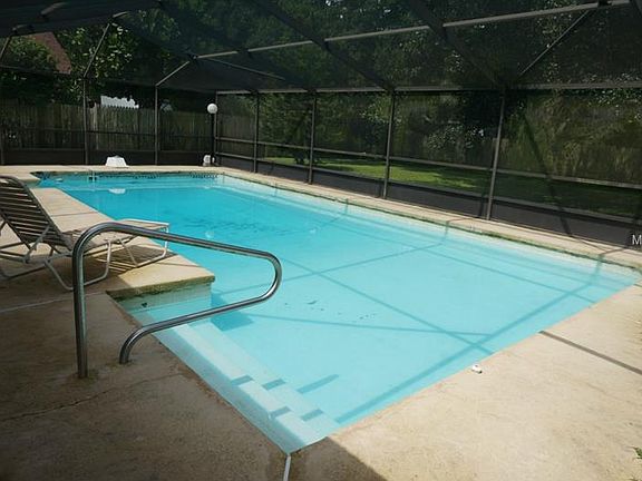 5th image of 2302 Arrowhead Blvd