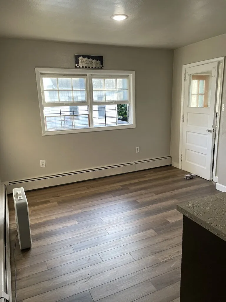 4 bed, 1.0 bath, $1,550 — Photo 3