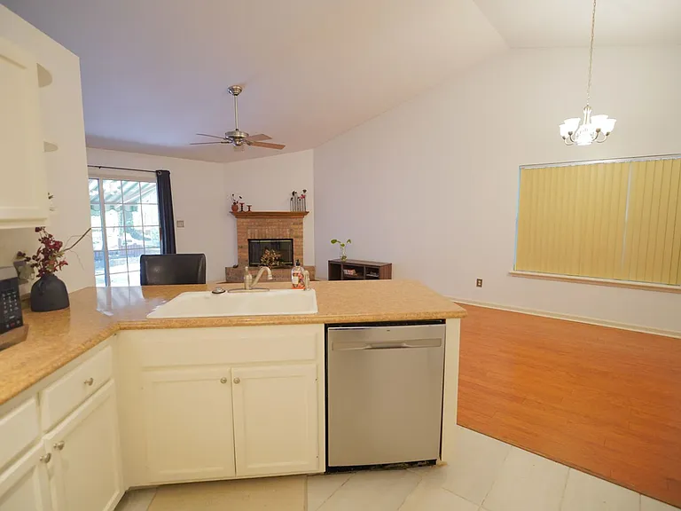 4472 Bay Shore Cir — Photo 9