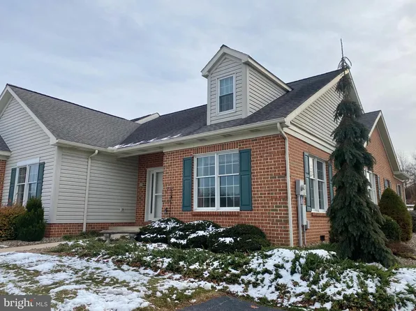 1476 Spring Side Dr E, Chambersburg, PA 17202