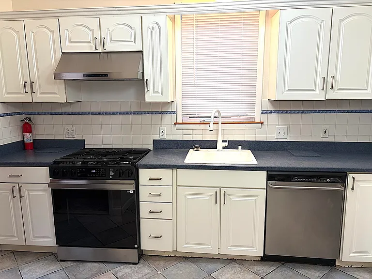 284 Magnolia Ave #1 — Photo 3