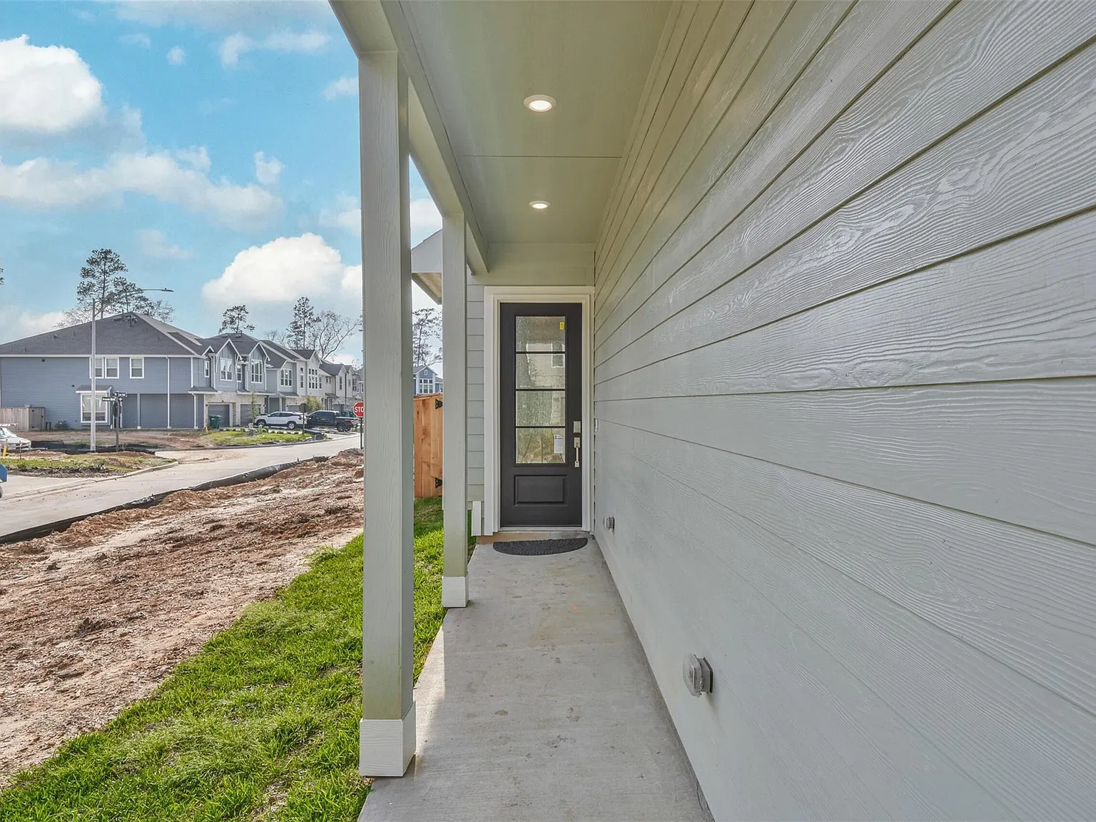 3 bed, 2.5 bath, 1828 sqft, $2,300 — Photo 3