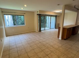12309 Braxfield Ct APT 8, Rockville, MD 20852