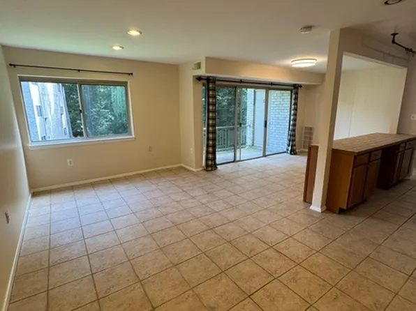 12309 Braxfield Ct APT 8, Rockville, MD 20852