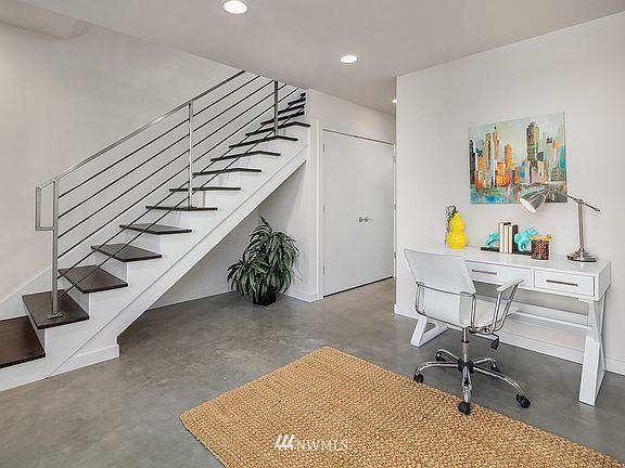 3rd image of 513 A NE 73rd Street