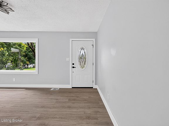 4th image of 1845 Farnsley Rd