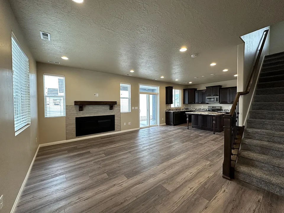 2312 W Lydia Ln