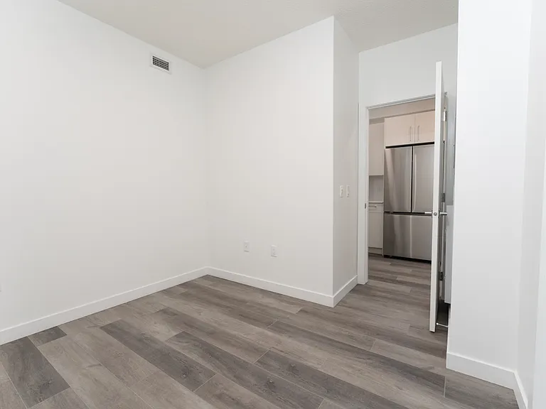 612 67th Ave SW — Photo 37