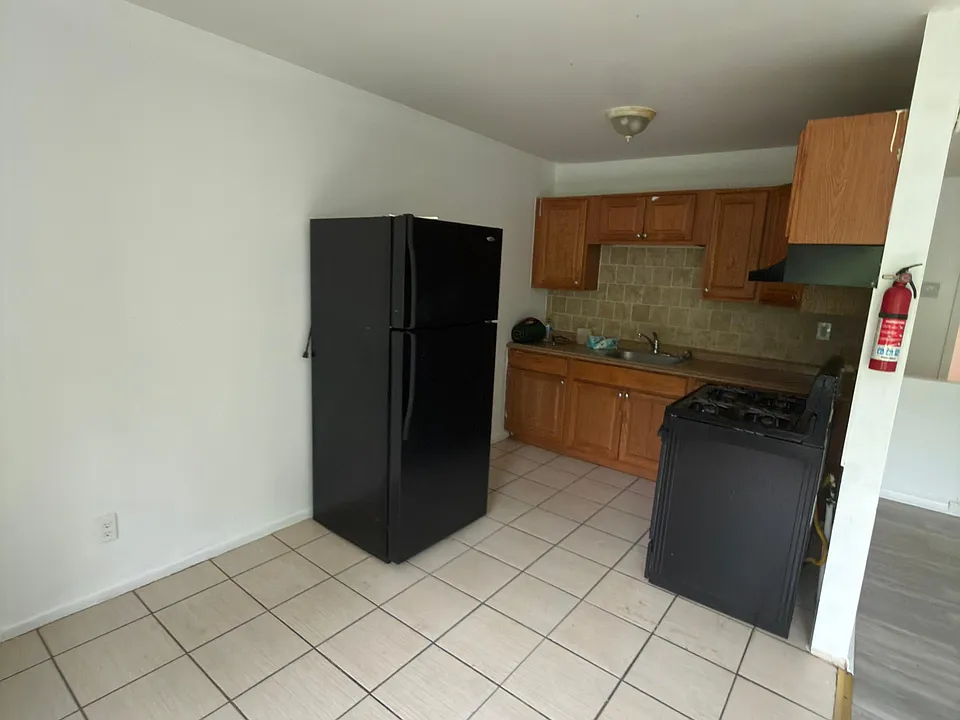 1252 Milton Pl #2