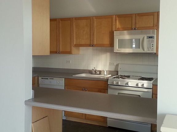 5th image of 2240 W Wilson Ave APT 3N