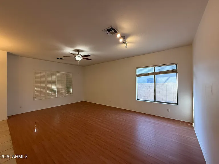 101 S Presidio Dr — Photo 4