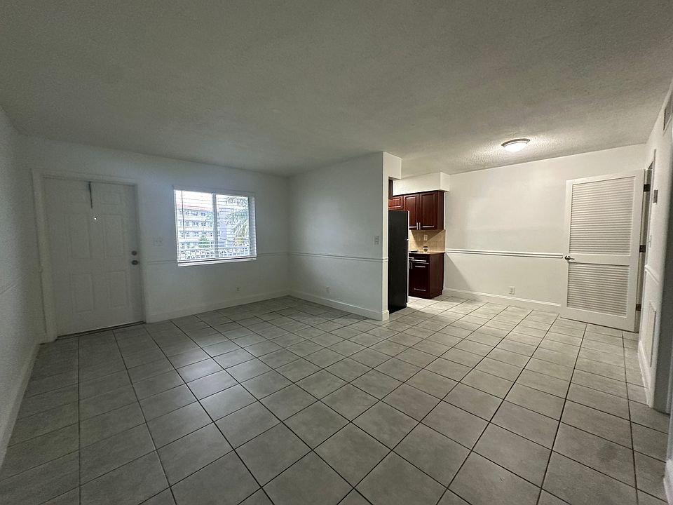 1st image of 110 NE 19th Ave #12