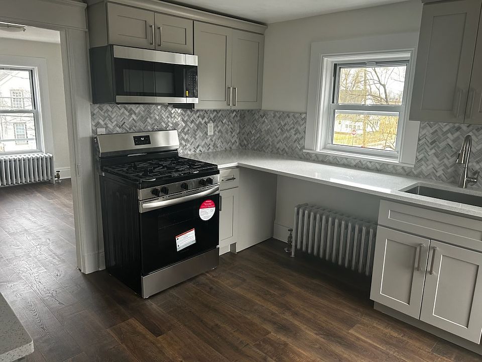 1st image of 44 Henry St Floor 2
