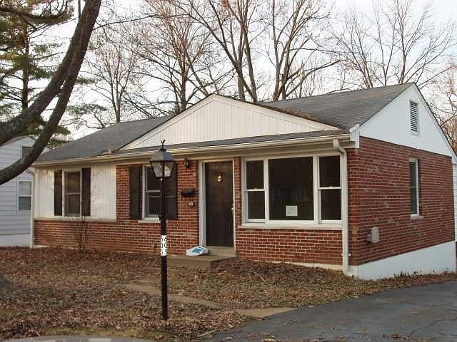 605 Rosewood Ln photo 1