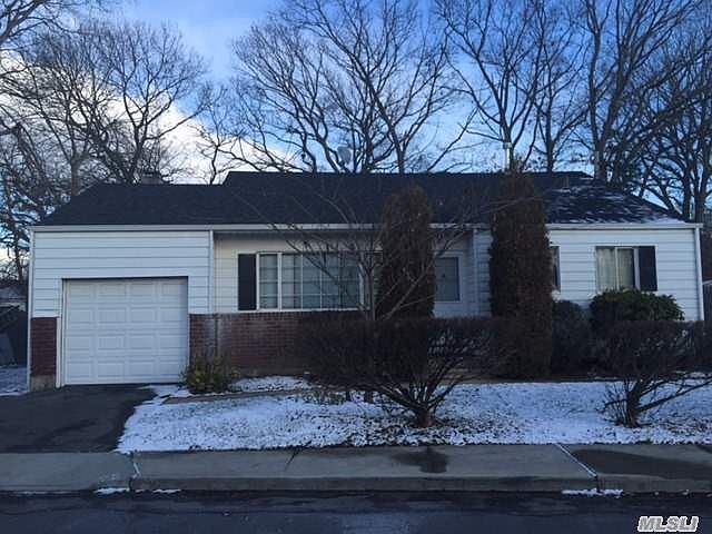 2nd image of 390 Oakwood Rd