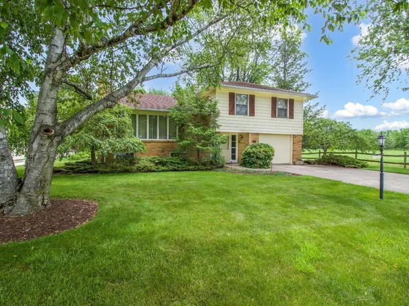 3018 Ferry Ln, Sandusky, OH 44870