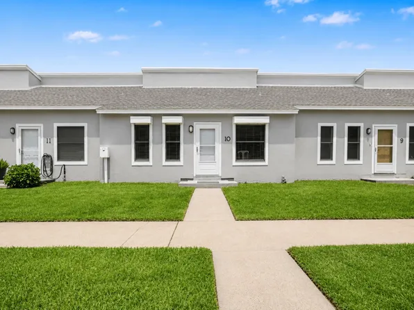 3700 83rd St APT 10, Galveston, TX 77554