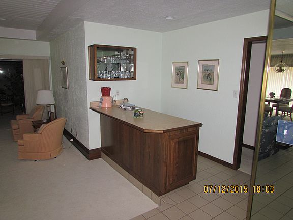 3rd image of 20 Grenewood Ln
