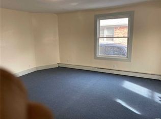 10 Clowes Ave, Hempstead, NY 11550