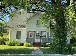 1815 Harrison Ave, Charleston, IL 61920