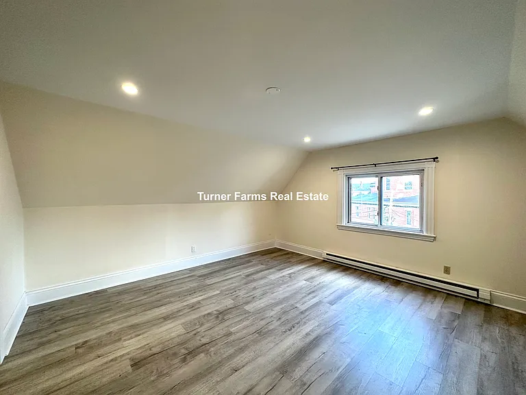 72 Roseclair St #2R — Photo 2