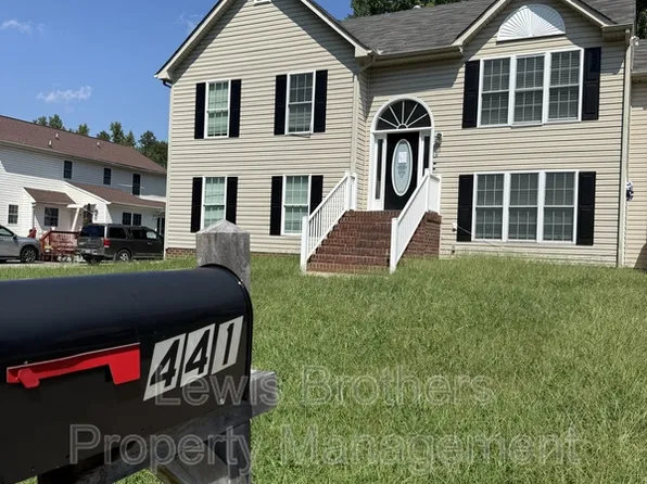441 Battersea Ln, Richmond, VA 23223