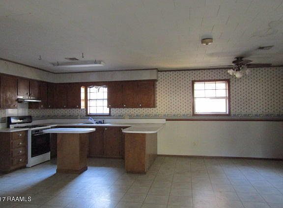 3rd image of 213 Cheryl St