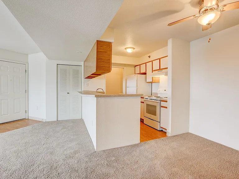 Americana Lakewood Apartments — Photo 100