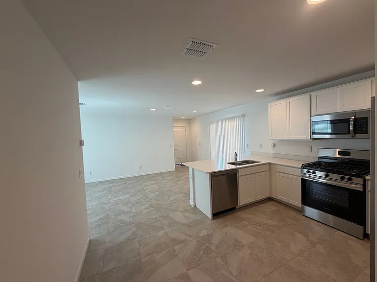 36590 W Mondragone Ln — Photo 5