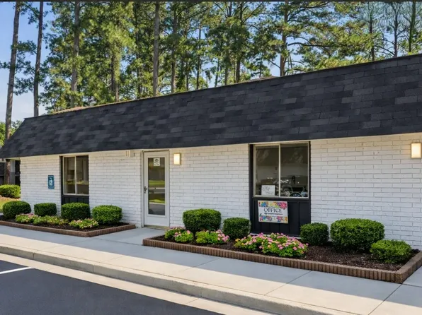 Richmond Hills Apartments