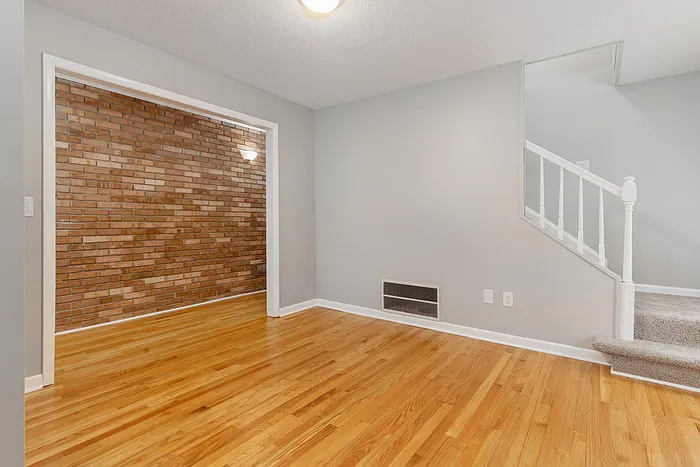 400 Derby Ln — Photo 13