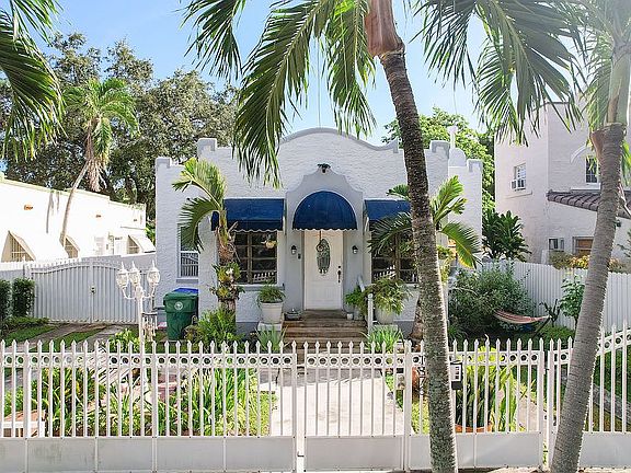 4th image of 1876 SW 11th St