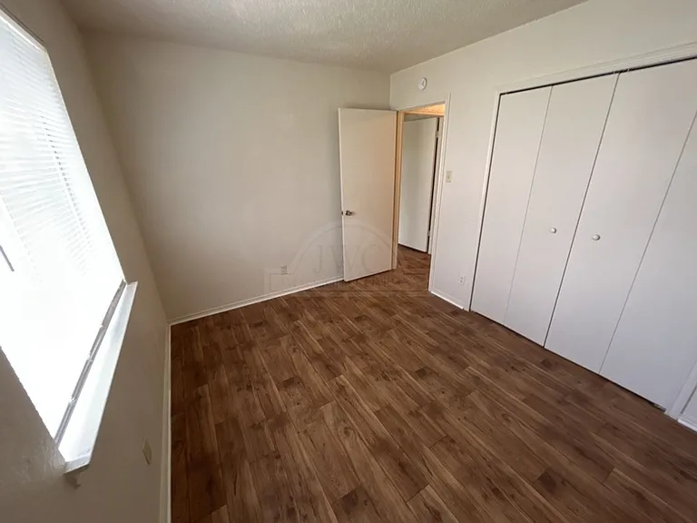 2108 Carousel Dr — Photo 18