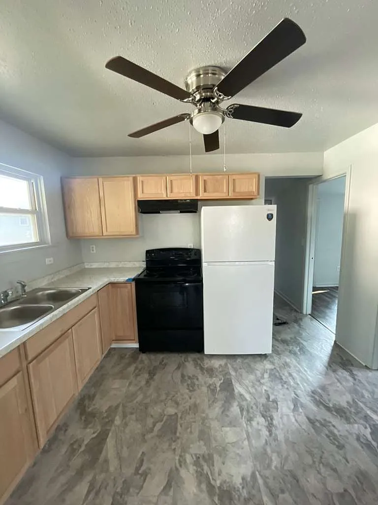 506 Wilkes Blvd — Photo 1