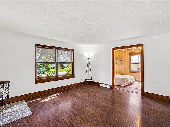 4th image of 844 Ridgewood Way