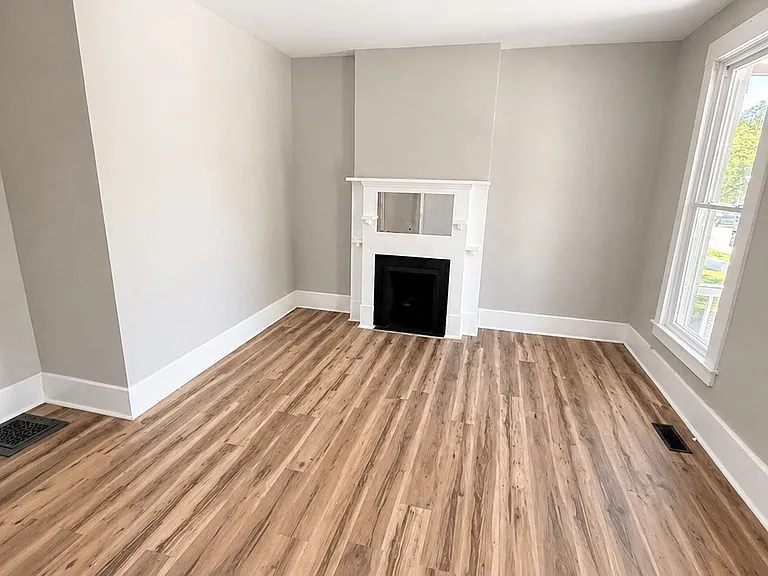 35 Clark Pl — Photo 2