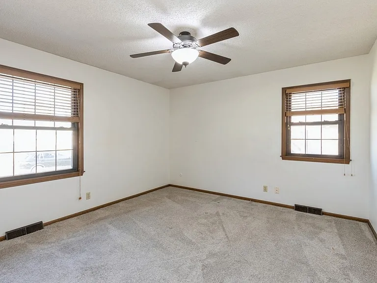 7405 W 74th St — Photo 22