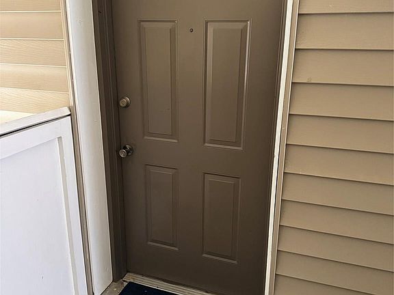 2nd image of 9611 Vinca Cres #G