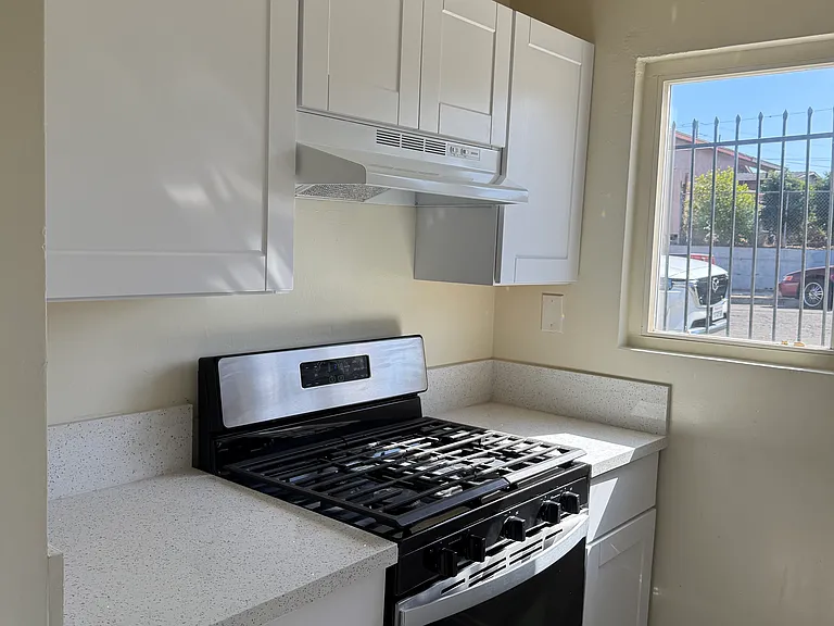 1626 Una St #A — Photo 10