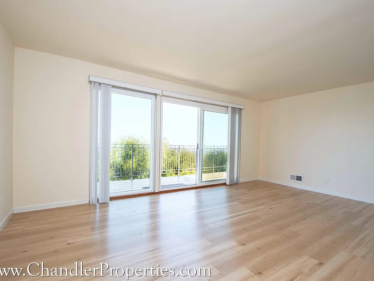60 Parkridge Dr — Photo 4