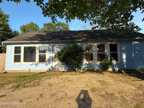 165 Village Dr, Barnegat, NJ 08005