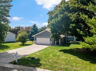 1380 Marigold Cir, Victoria, MN 55386