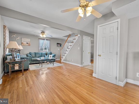 5th image of 910 Hilltop Rd